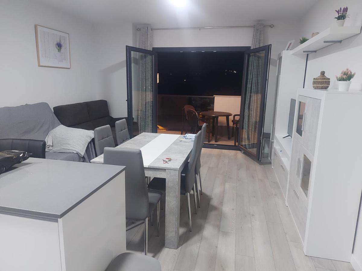 Apartamento Valle-Niza: Beachfront Retreat in Velez-Malaga Exterior photo